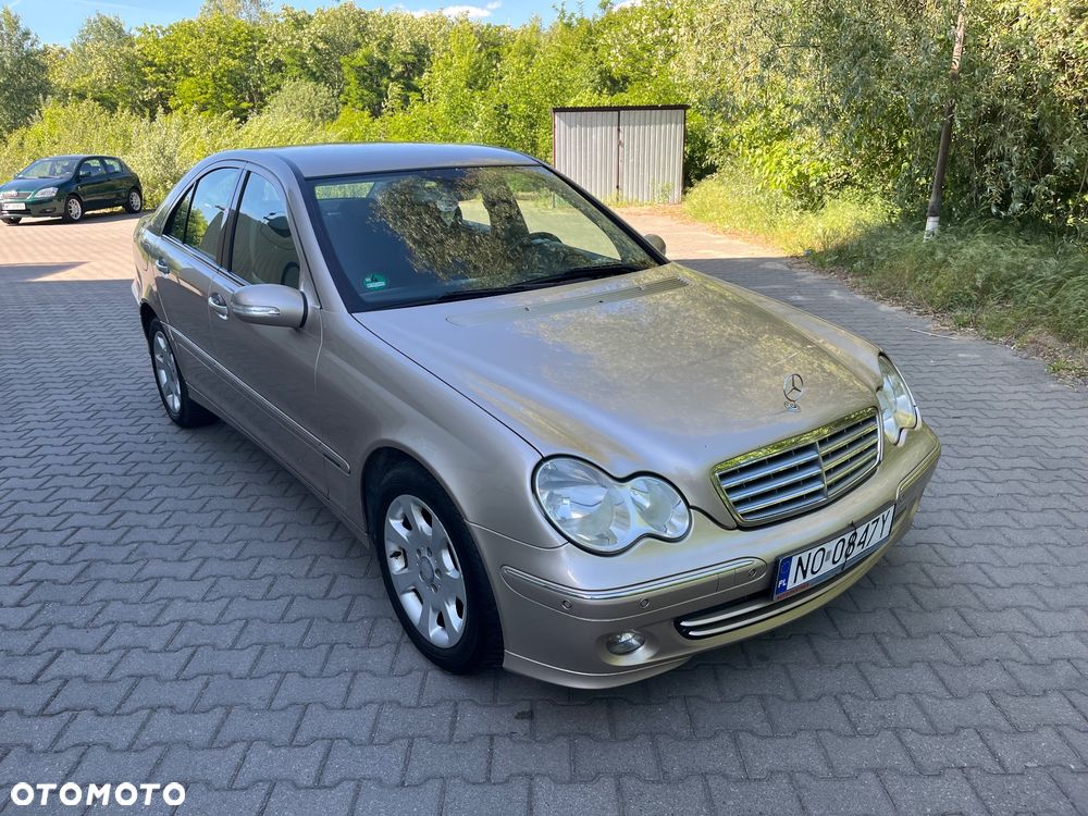 Mercedes-Benz Klasa C 240 4Matic Elegance - 8
