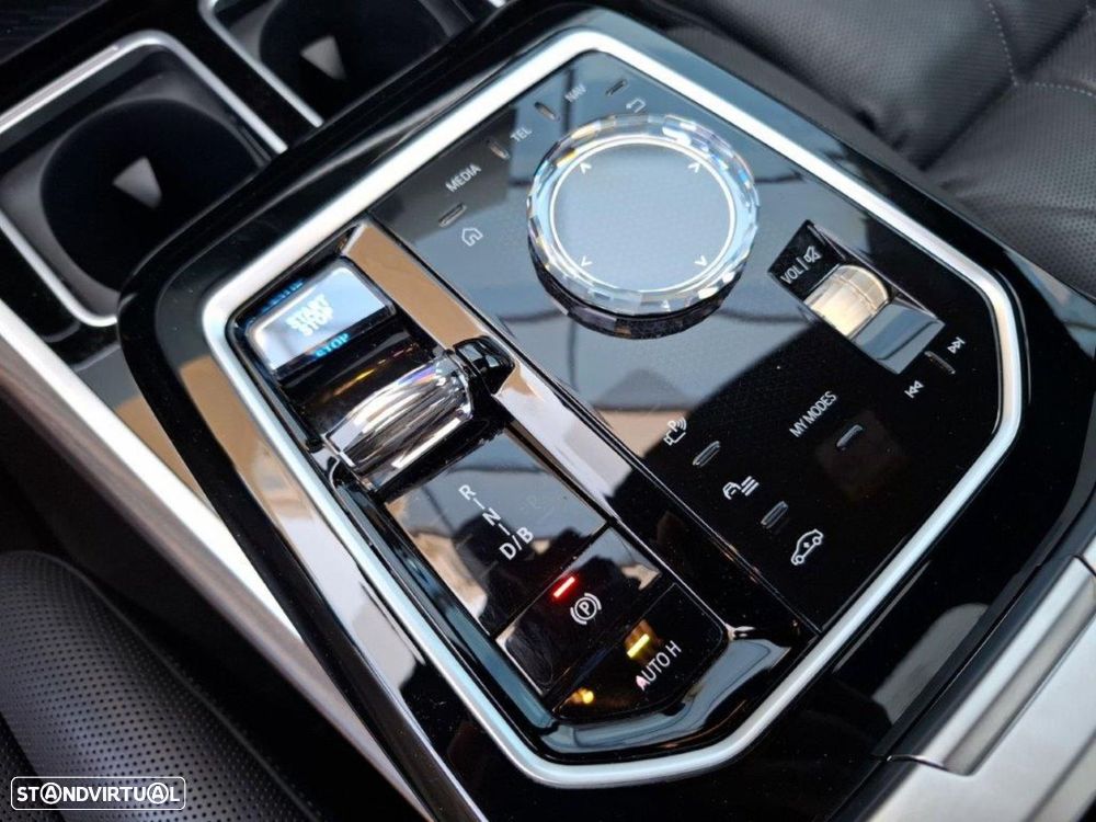 BMW i7 xDrive60 Pack Desportivo M - 17