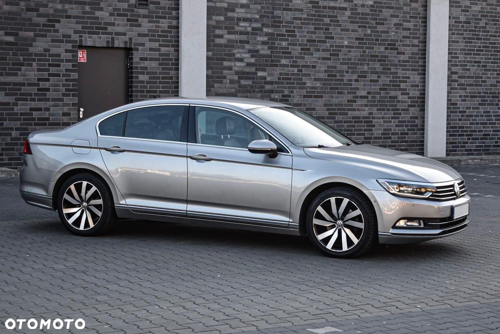 Volkswagen Passat 2.0 TDI DSG BlueMotion Technology R-Line - 27