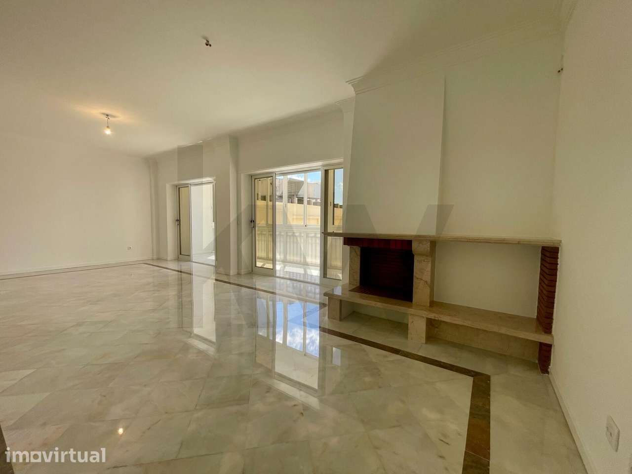 Em pleno Saldanha - T3 Renovado com Qualidade Superior, Luz Natural e - Grande imagem: 5/47