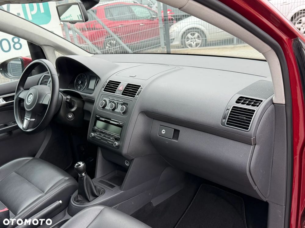 Volkswagen Touran - 16