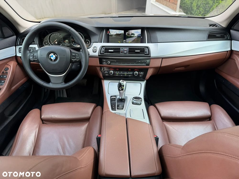 BMW Seria 5 525d Luxury Line - 23