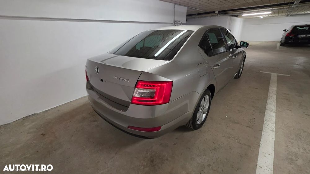 Skoda Octavia 1.6 TDI DSG Style - 4
