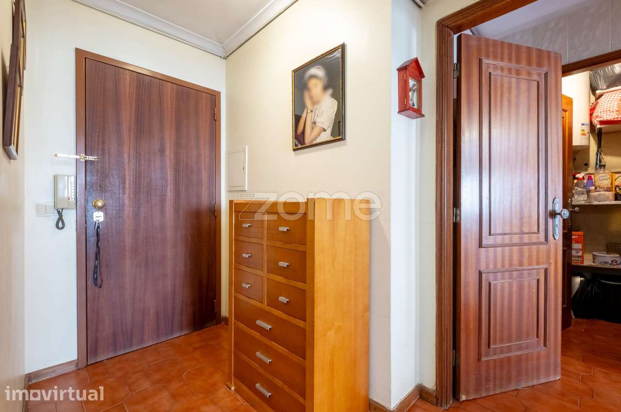 Apartamento T1+1 com varanda e 2 lugares de garagem - S.M. Infesta - Grande imagem: 5/32