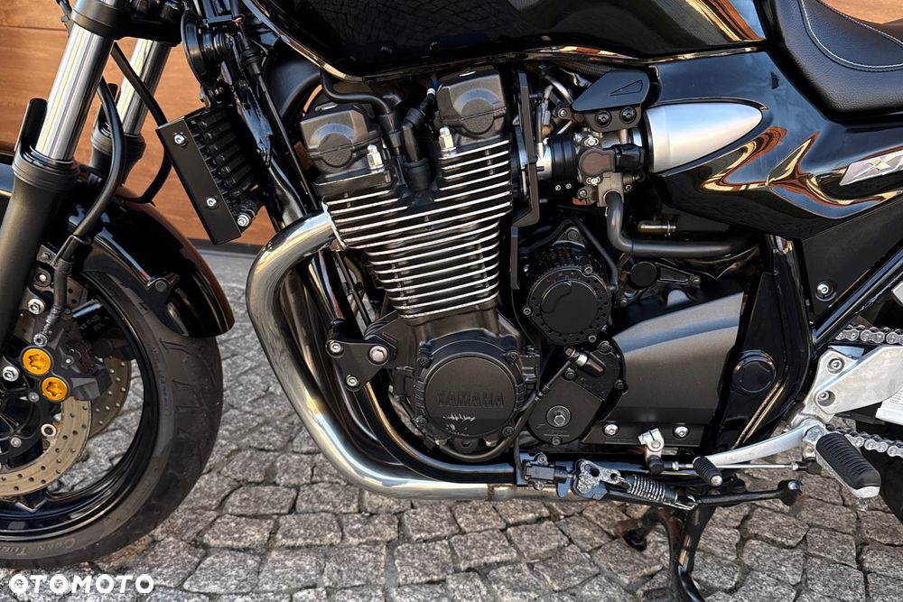 Yamaha XJR - 25