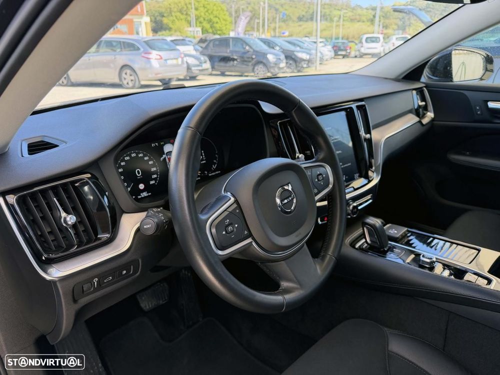 Volvo V60 2.0 T8 AWD TE Momentum Plus - 11