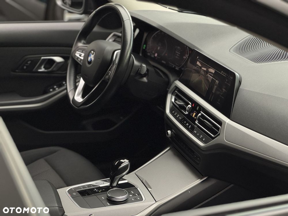BMW Seria 3 318i - 38