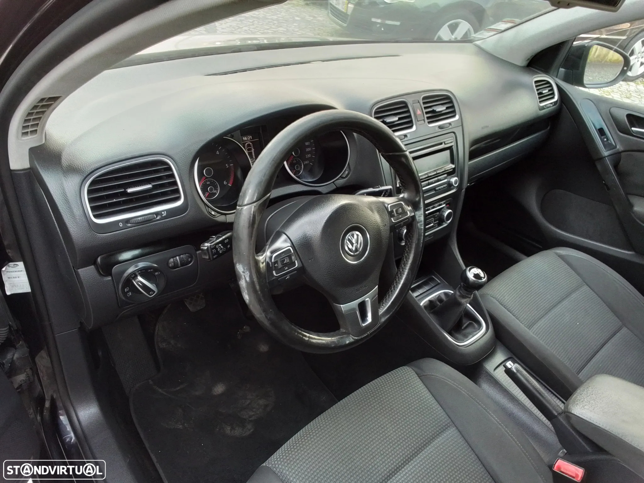 VW Golf 2.0 TDi Confortline - 12
