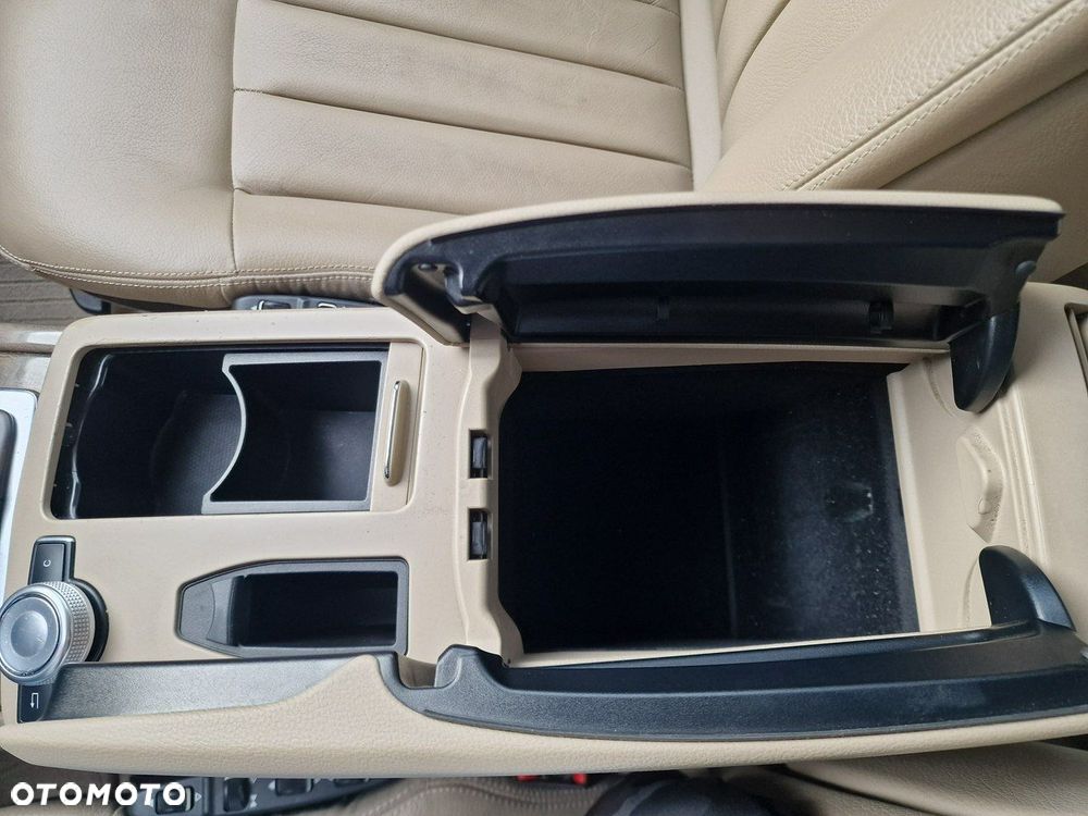 Mercedes-Benz Klasa E 250 BlueEFFICIENCY 7G-TRONIC Elegance - 34