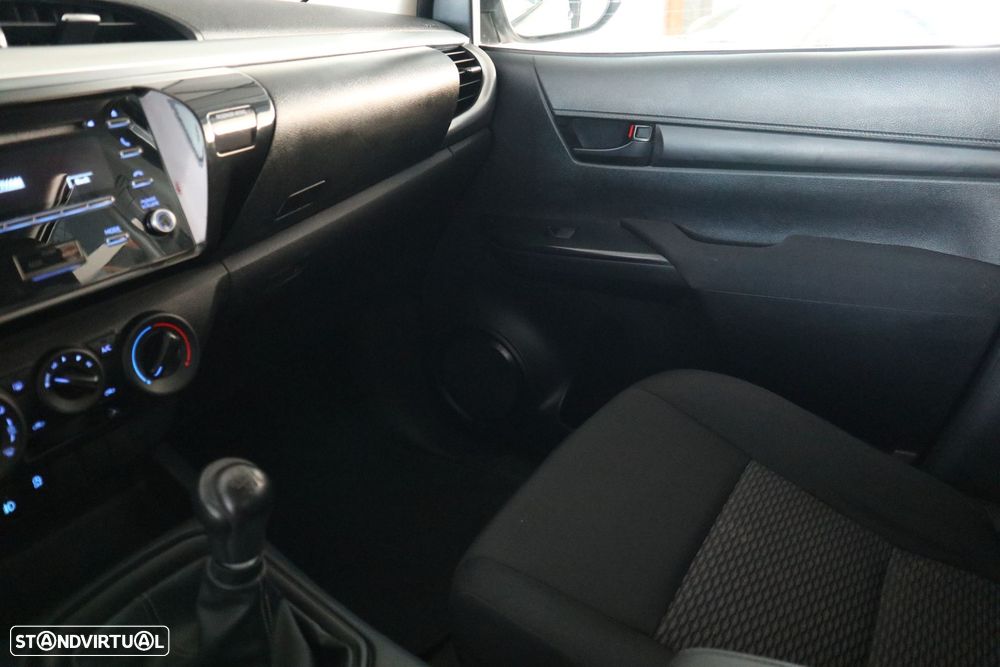 Toyota Hilux 2.4 D-4D 4WD CD CM - 25