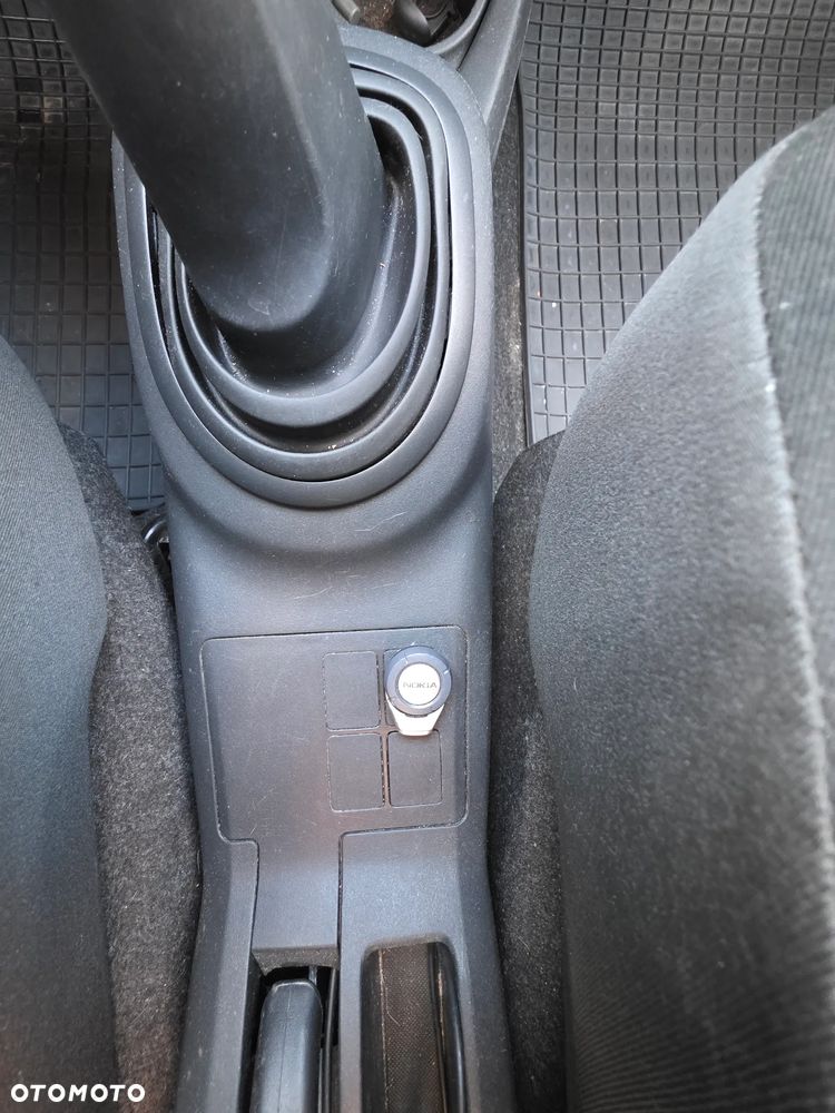 Toyota Yaris 1.0 Luna A/C - 25