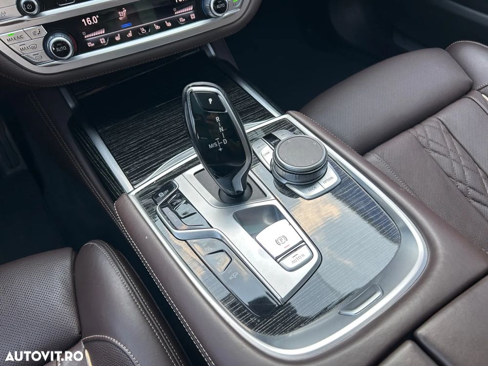 BMW Seria 7 750i xDrive - 12