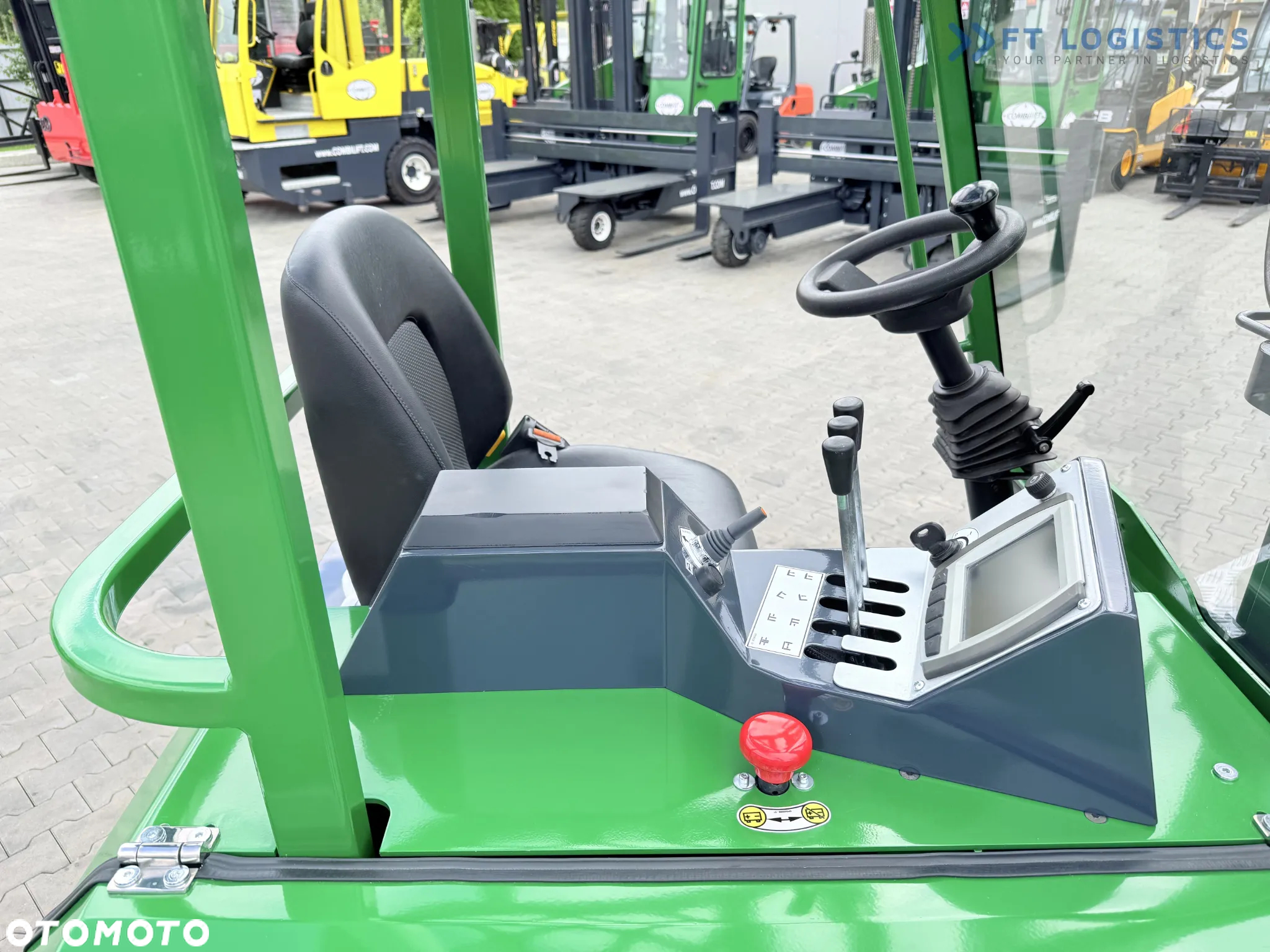 Combilift CBE2500 / TRIPLEX / 5500MM / WOLNY SKOK / NAPĘD ELEKTRYCZNY / JEDYNIE 2300MTH / POZYCJONER / PRZESUW BOCZNY / NOWE OPONY / JAK NOWY / Szeroka oferta wózków czterokierunkowych i bocznych, dopasowanych do różnorodnych potrzeb i zastosowań. - 23
