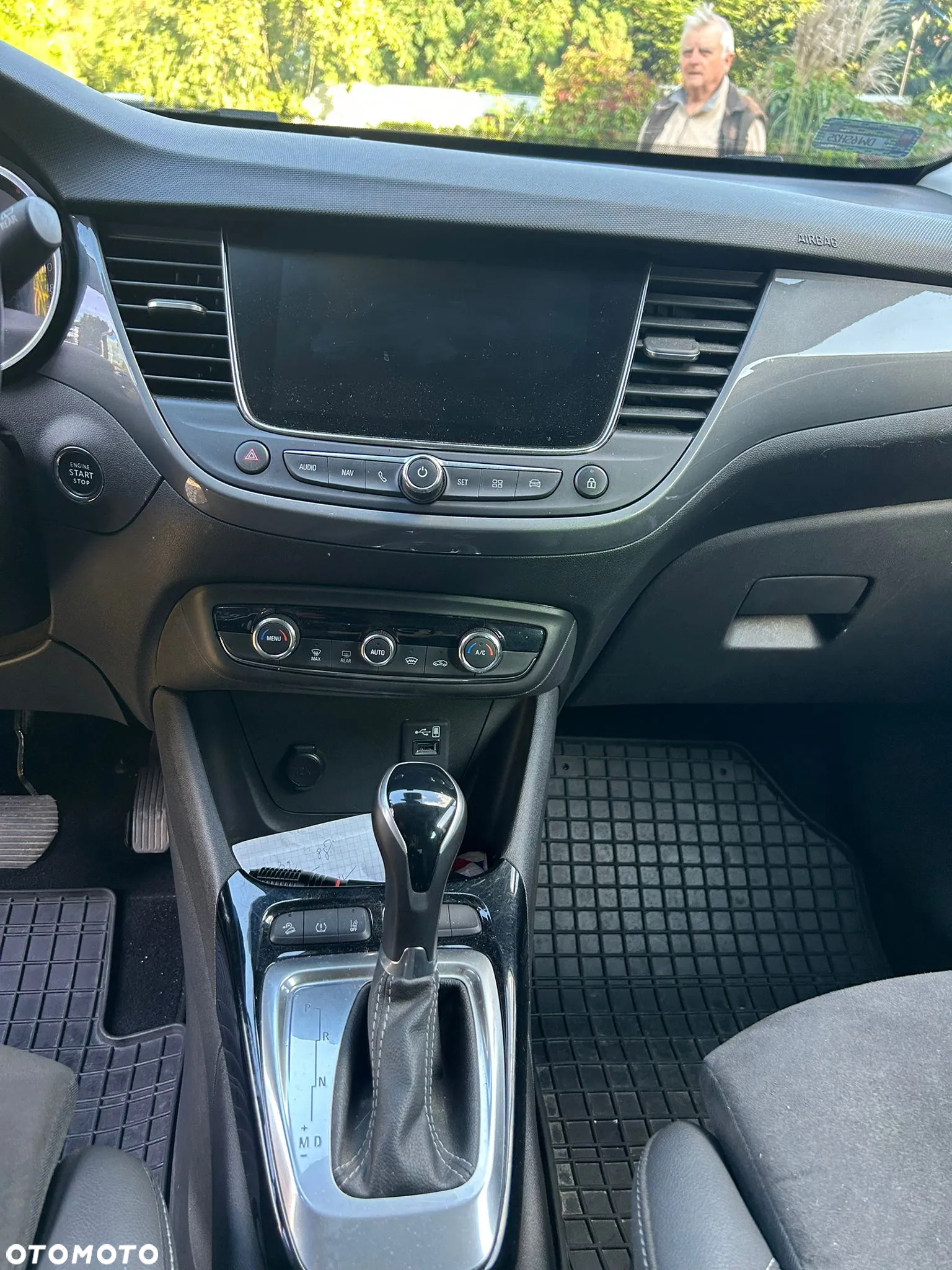 Opel Crossland X ver-1-2-t-elegance - 12