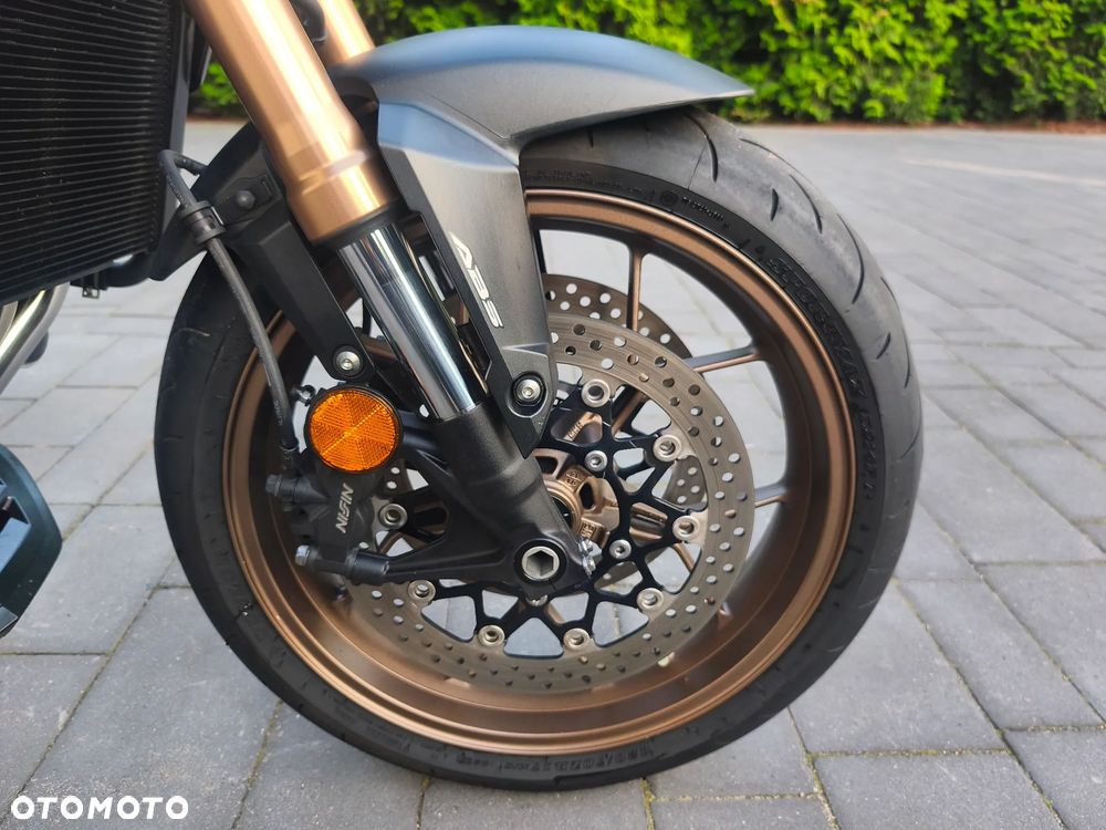 Honda CB - 11