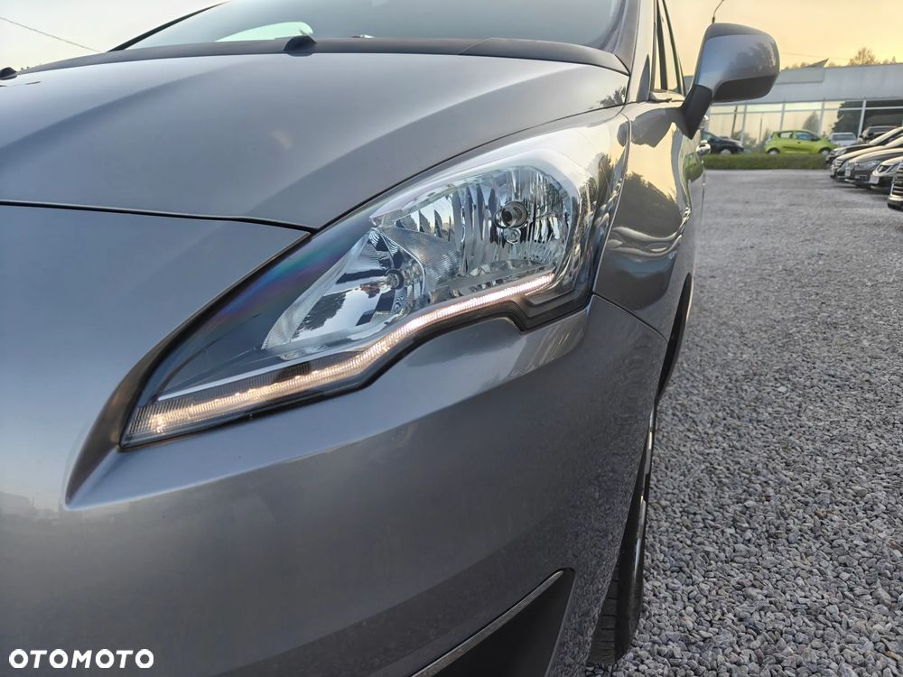 Peugeot 5008 - 12