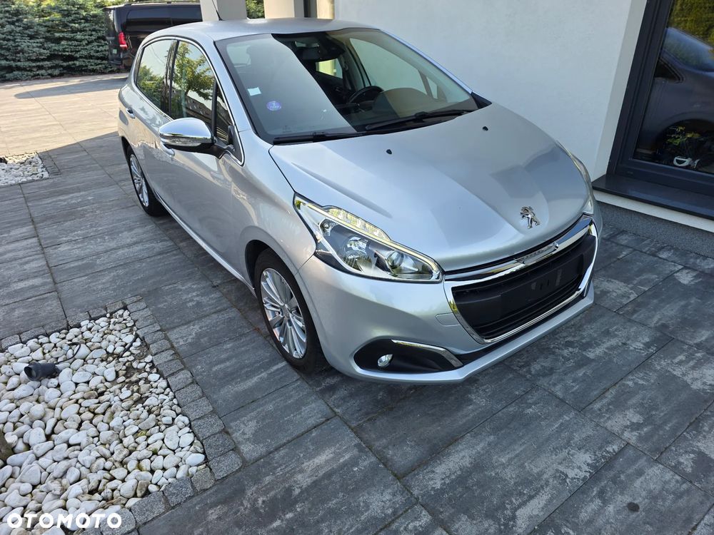 Peugeot 208 PureTech 110 Stop & Start EAT6 Allure - 5