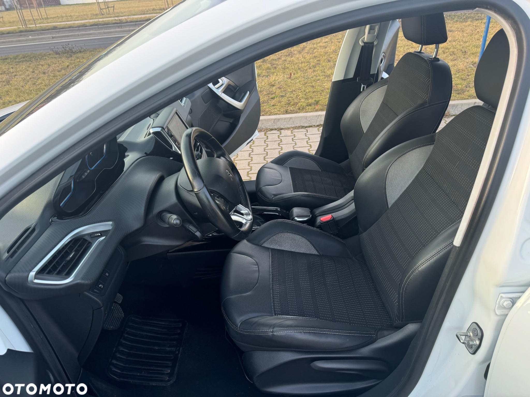 Peugeot 2008 PureTech 110 Stop&Start EAT6 Allure - 22