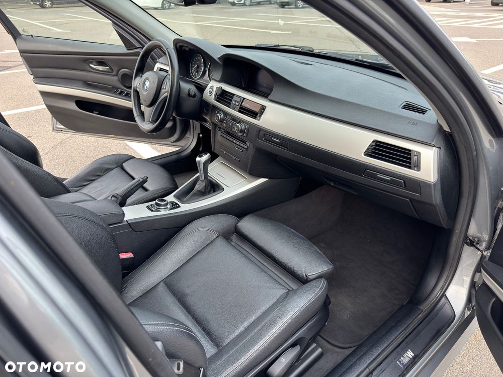 BMW Seria 3 320d - 24