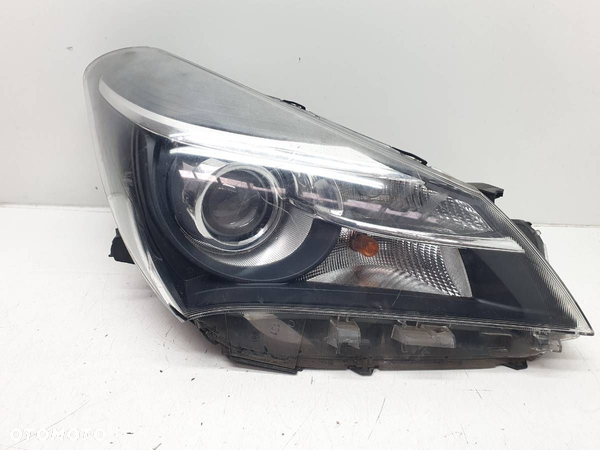 LAMPA PRZÓD PRAWA TOYOTA YARIS III SOCZEWKA EUROPA USZKODZONA