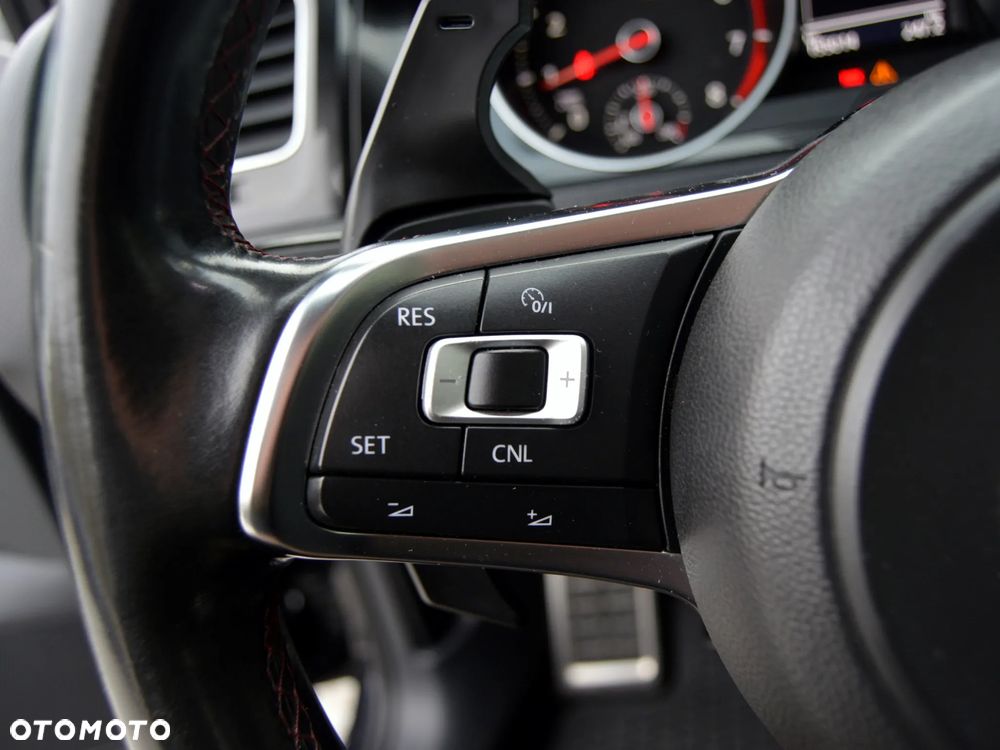Volkswagen Golf - 17