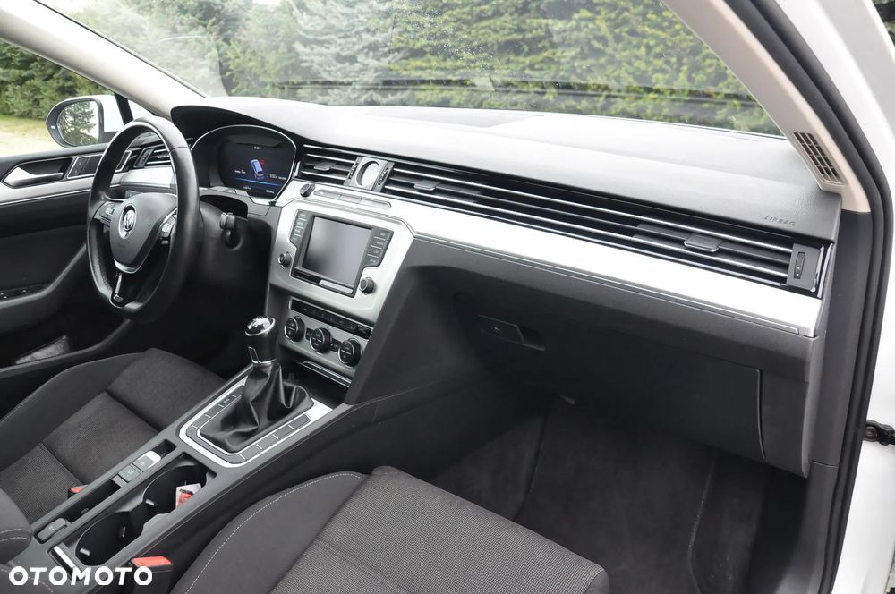Volkswagen Passat - 29