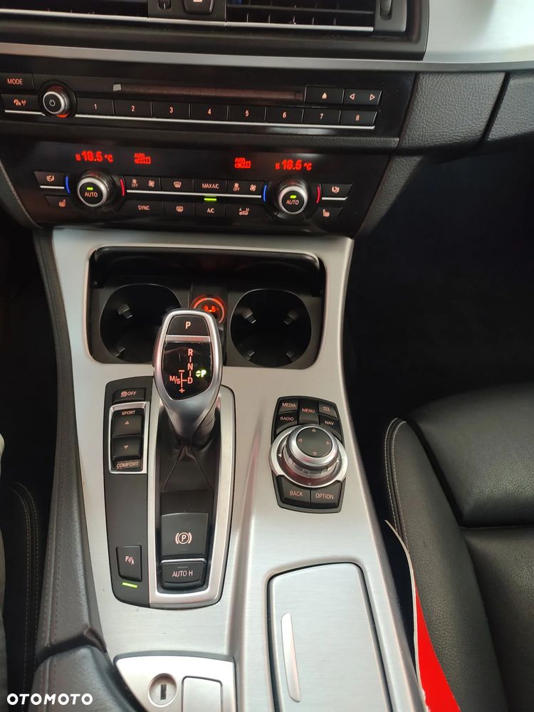 BMW Seria 5 535d Sport-Aut Modern Line - 29