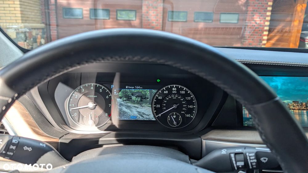Genesis G90 - 18
