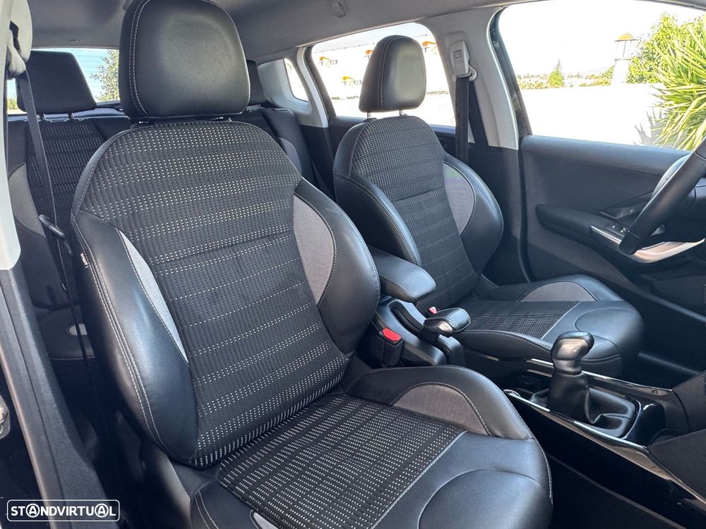 Peugeot 2008 BlueHDi 100 STOP & START Allure - 23
