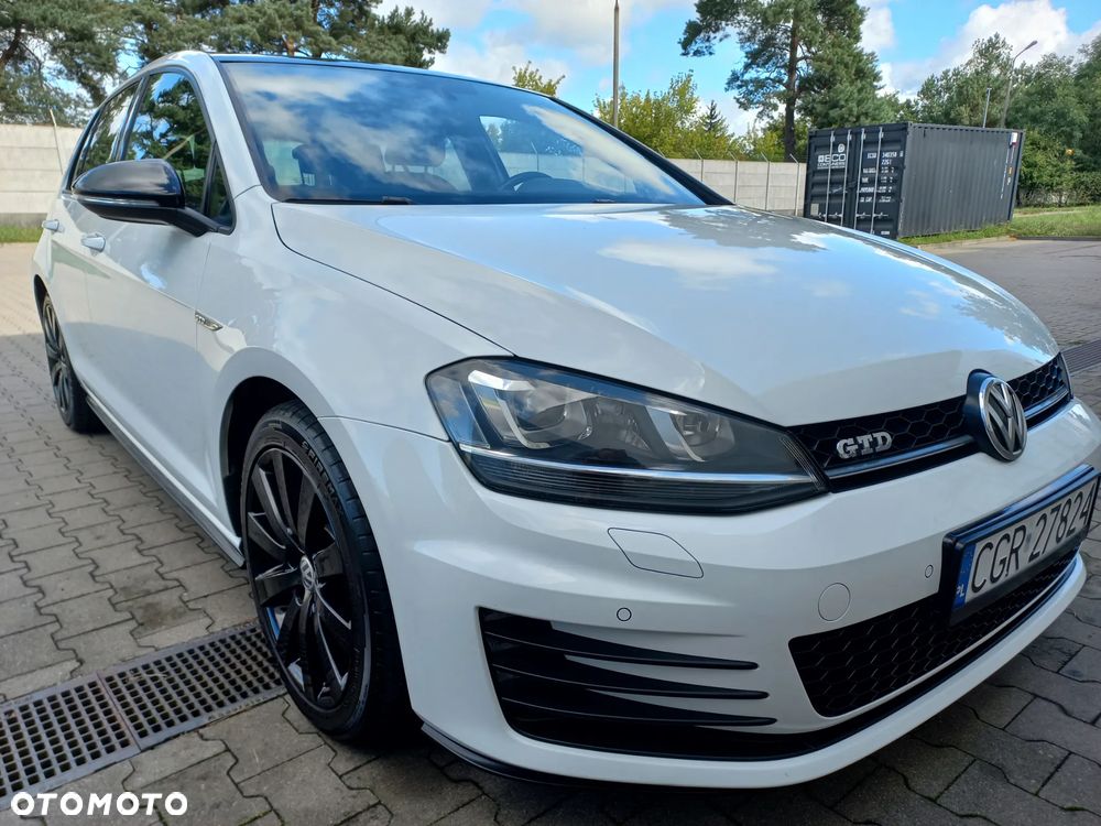 Volkswagen Golf - 2