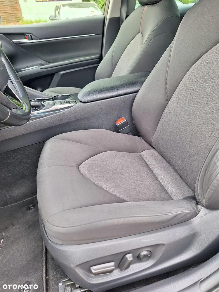 Toyota Camry 2.5 Hybrid Comfort CVT - 18