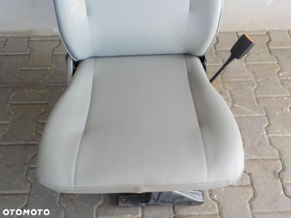 VW T4 FOTEL KOZIOŁEK SKŁADANY TYŁ TYLNY - 5
