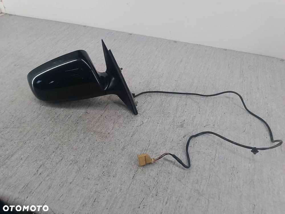 LUSTERKO PRAWE AUDI A4 B6 LY9B - 1