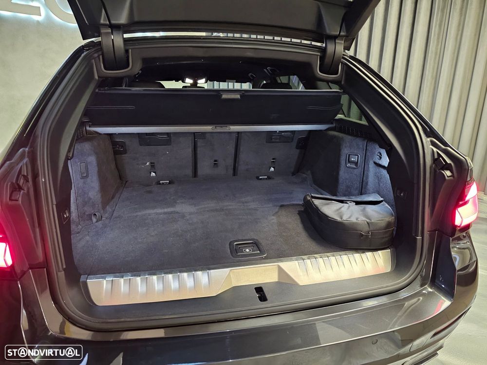 BMW 530 e Pack Desportivo M - 26