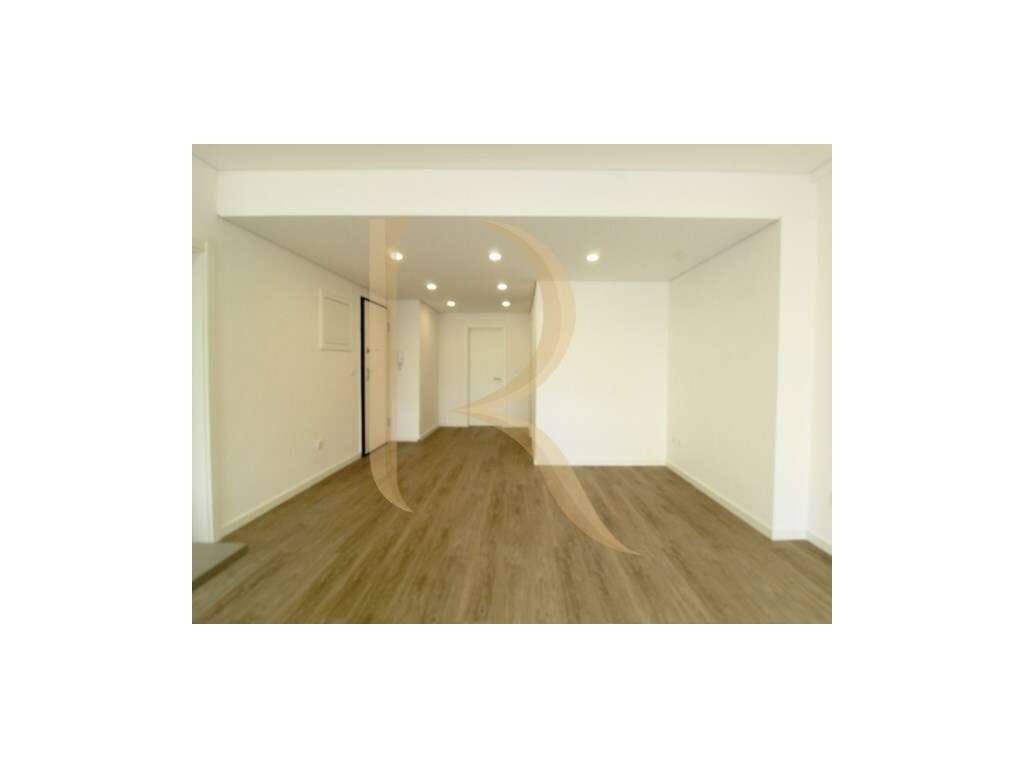 Apartamento T2 remodelado com arrecadação na Torre da Marinha - Seixal - Grande imagem: 3/8