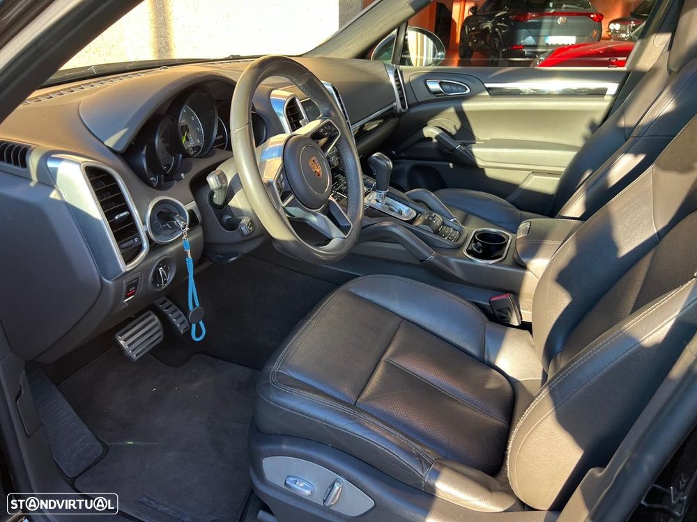 Porsche Cayenne - 12
