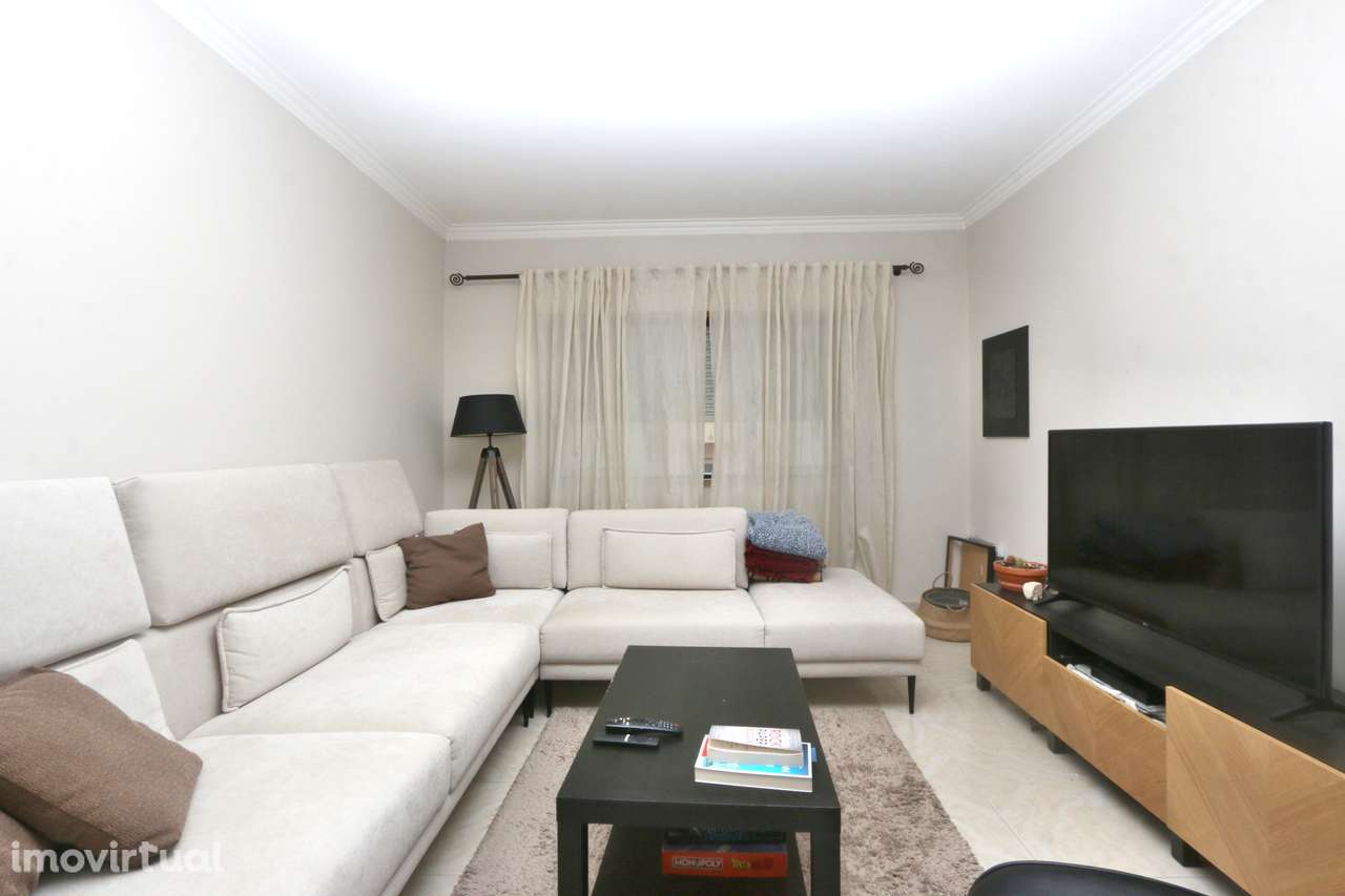 Encantador T2 em Massamá próximo de comércio e serviços! - Grande imagem: 2/18