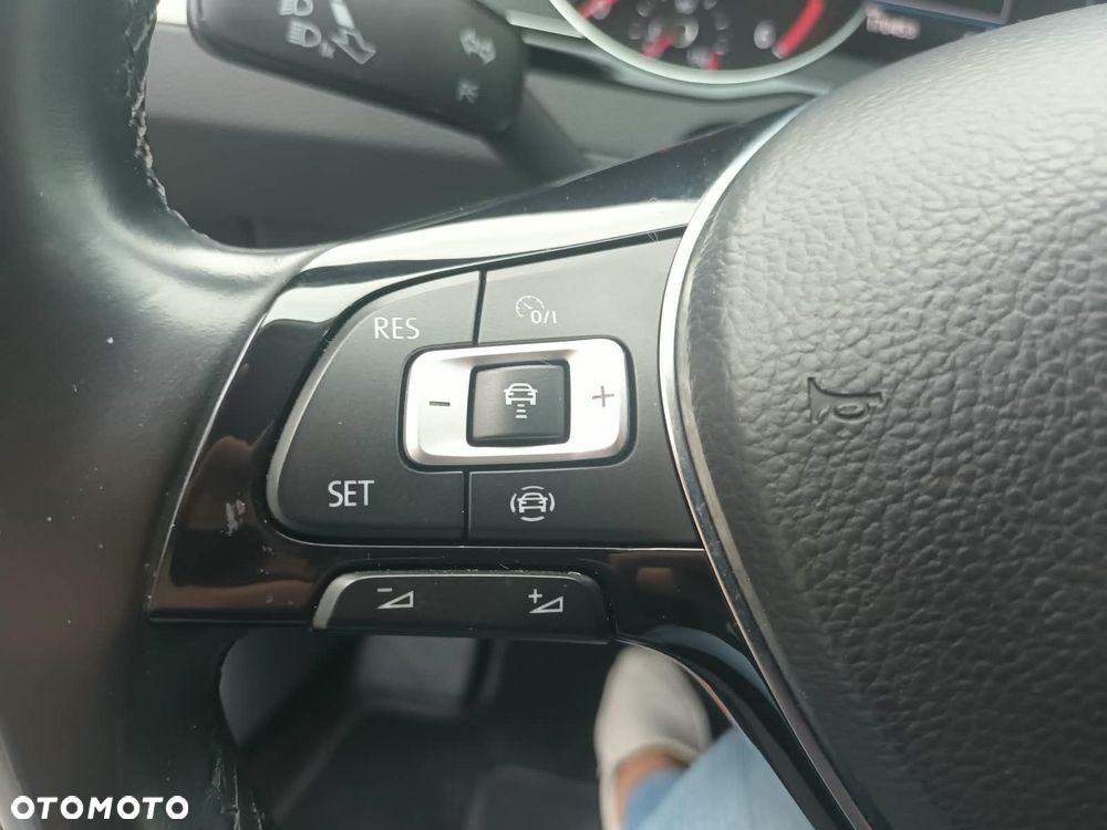 Volkswagen Passat - 13