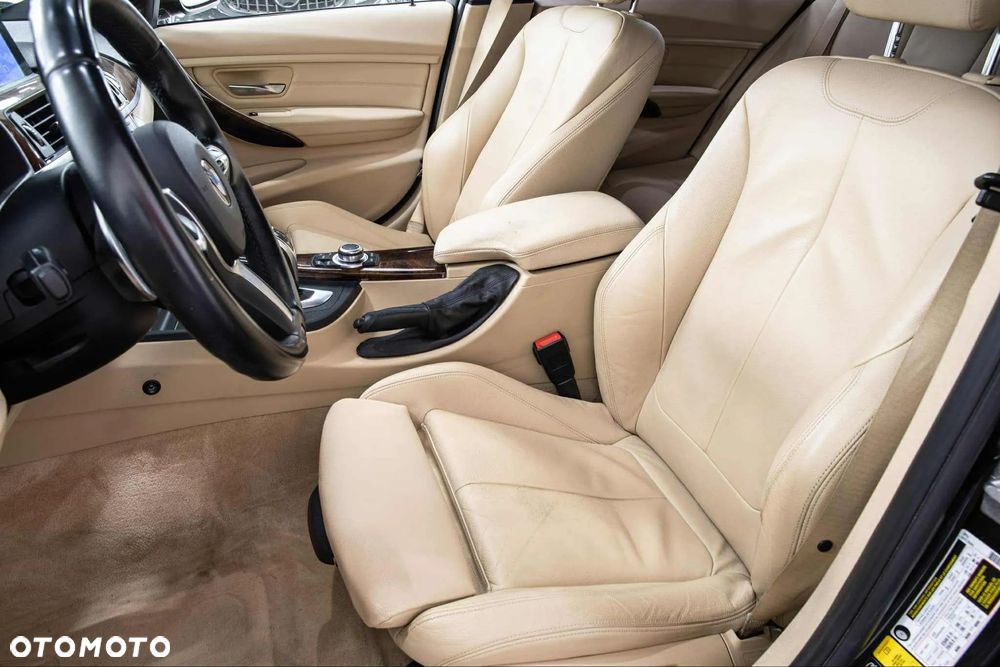 BMW Seria 3 335i Sport-Aut Sport Line - 11