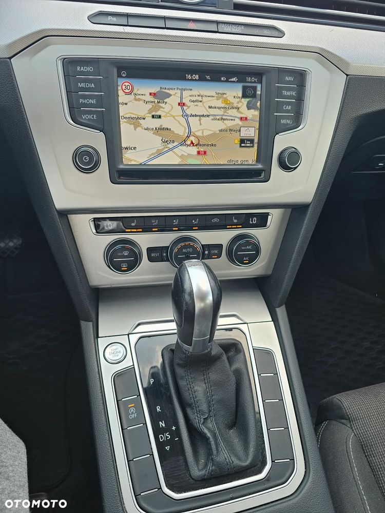 Volkswagen Passat - 14