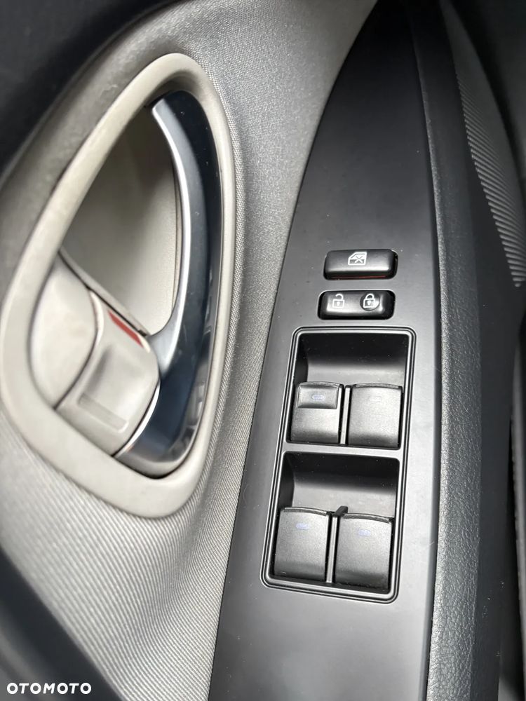 Toyota Avensis 1.8 Premium - 17