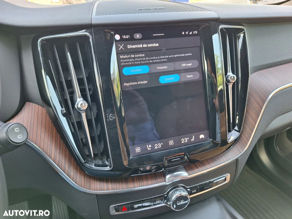 Volvo XC 60 B4 MHEV AT AWD Plus Dark - 32