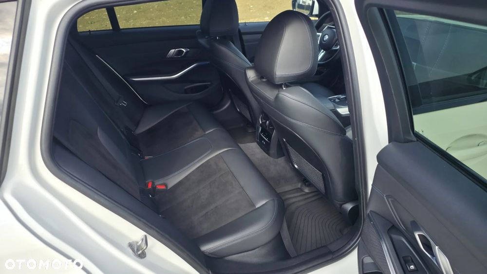 BMW Seria 3 320i Edition M Sport Shadow - 19