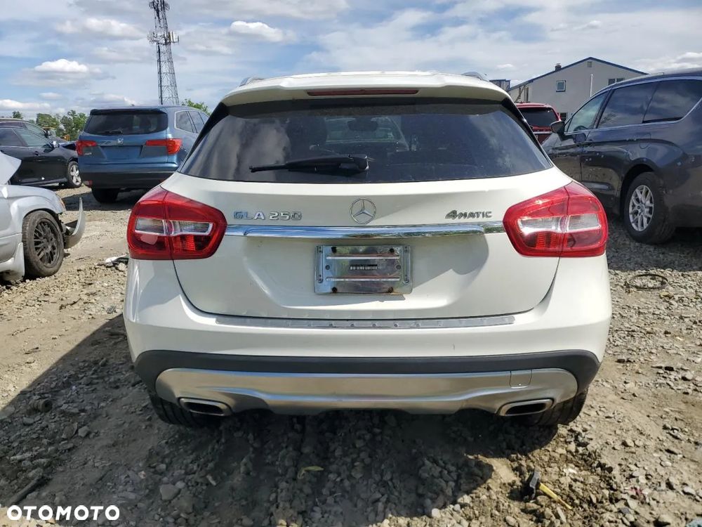 Mercedes-Benz GLA - 6