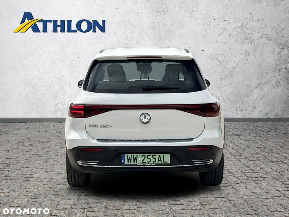 Mercedes-Benz EQB - 4
