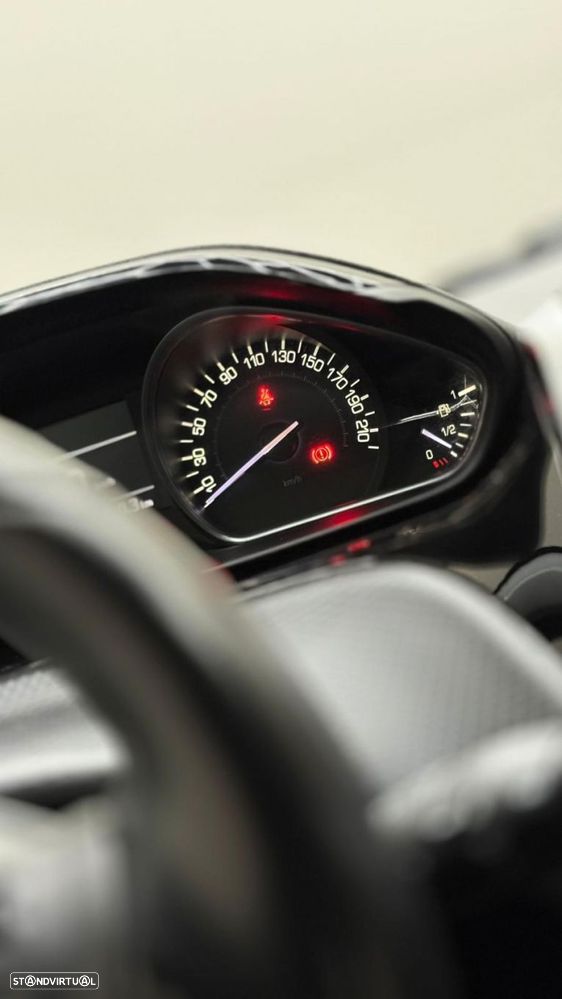 Peugeot 208 1.2 PureTech Allure - 18