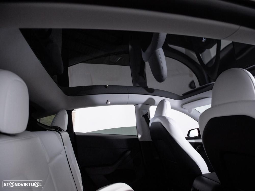 Tesla Model Y Performance Dual Motor AWD - 14