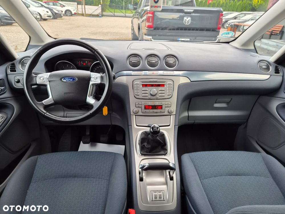 Ford Galaxy - 8