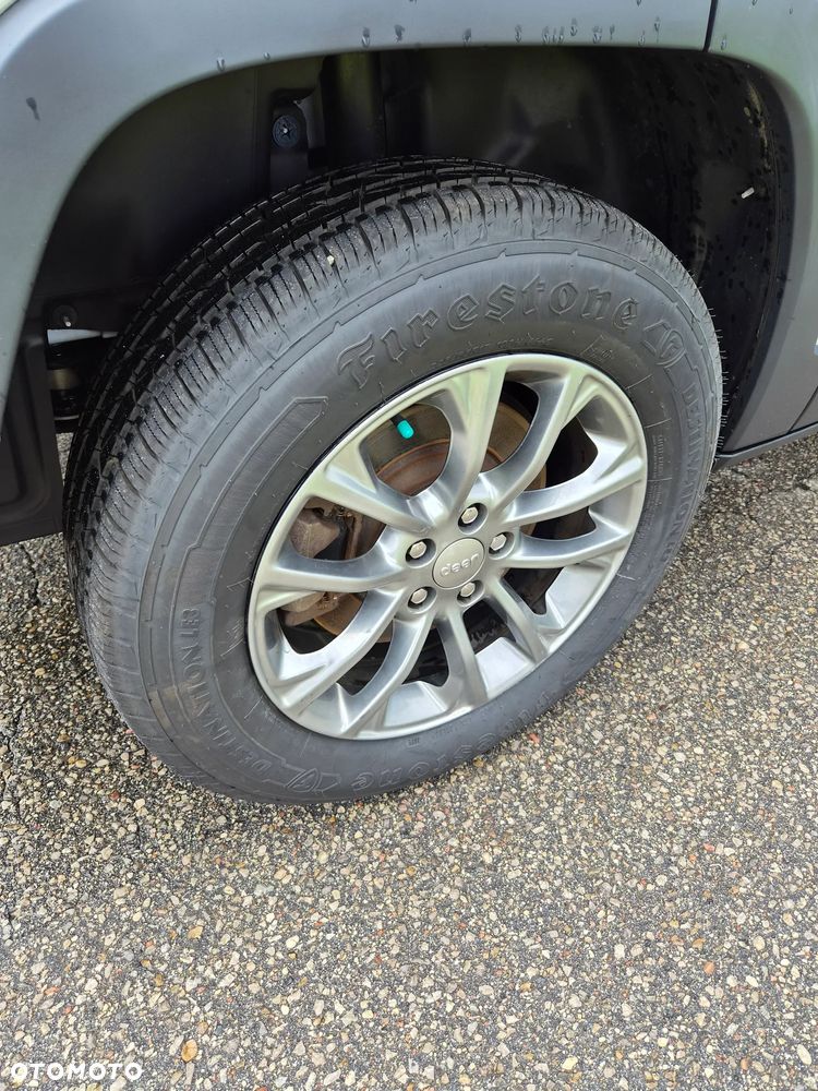 Jeep Cherokee - 25