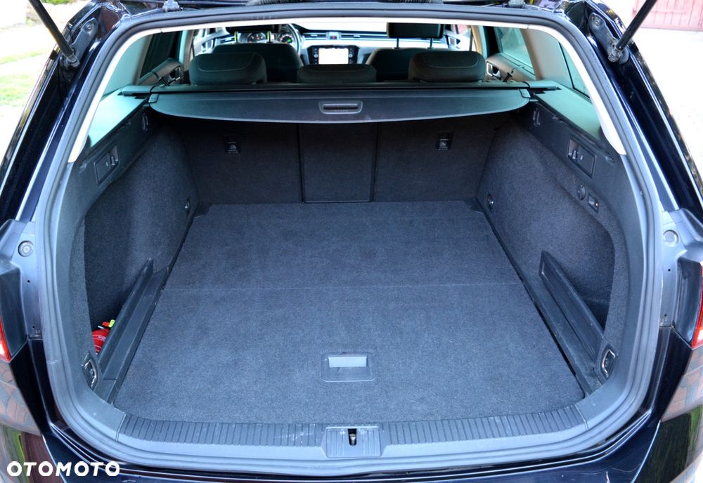 Volkswagen Passat 2.0 TDI SCR DSG Business - 25